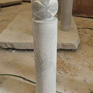 安顺 芝麻白花岗岩石材挡车石柱、停车柱、圆柱挡车柱、方柱挡车柱等