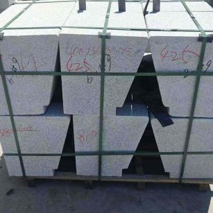 安顺 芝麻白异形坐凳，石凳