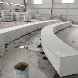 安顺芝麻白花岗岩石板材 园林光面弧形坐凳