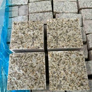 安顺 黄金麻花岗岩自然面小方块，弹石，马蹄石等