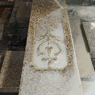 安顺 黄金麻花岗岩异形加工雕刻栏杆大柱