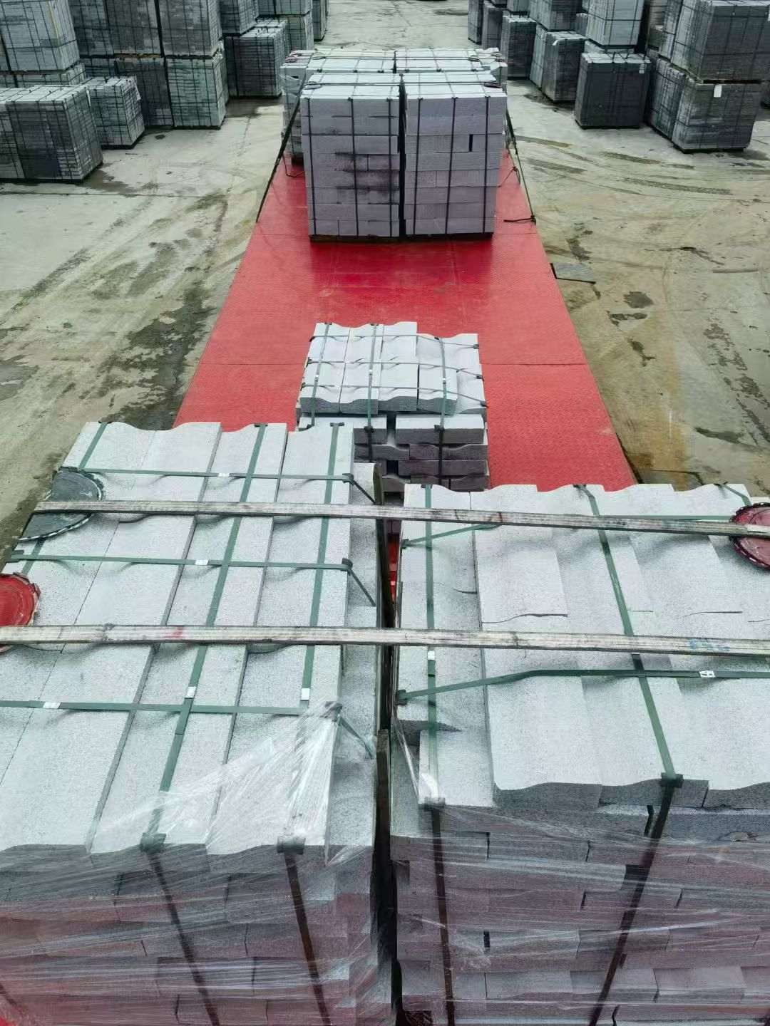 安顺 芝麻白仿形加直形路沿石出货日常