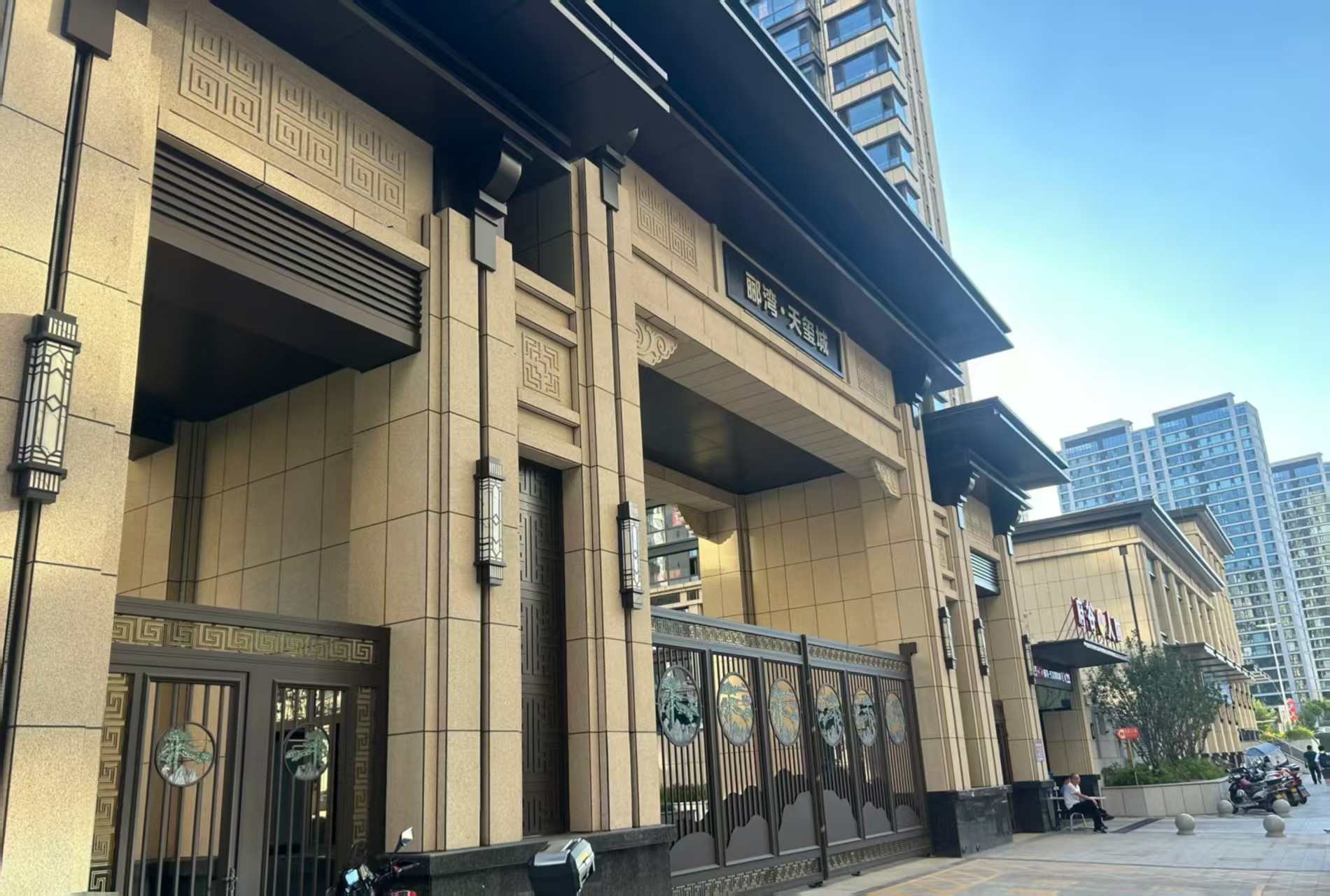 安顺 黄金麻花岗岩荔枝面小区门楼外墙干挂