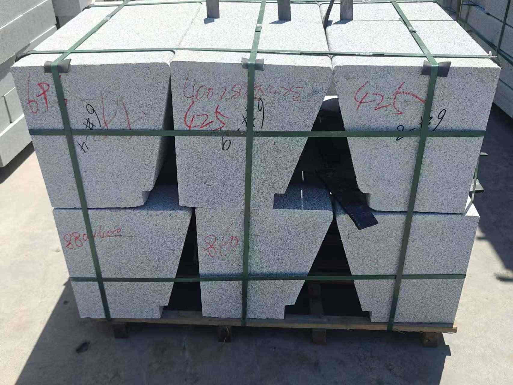 安顺 芝麻白异形坐凳，石凳