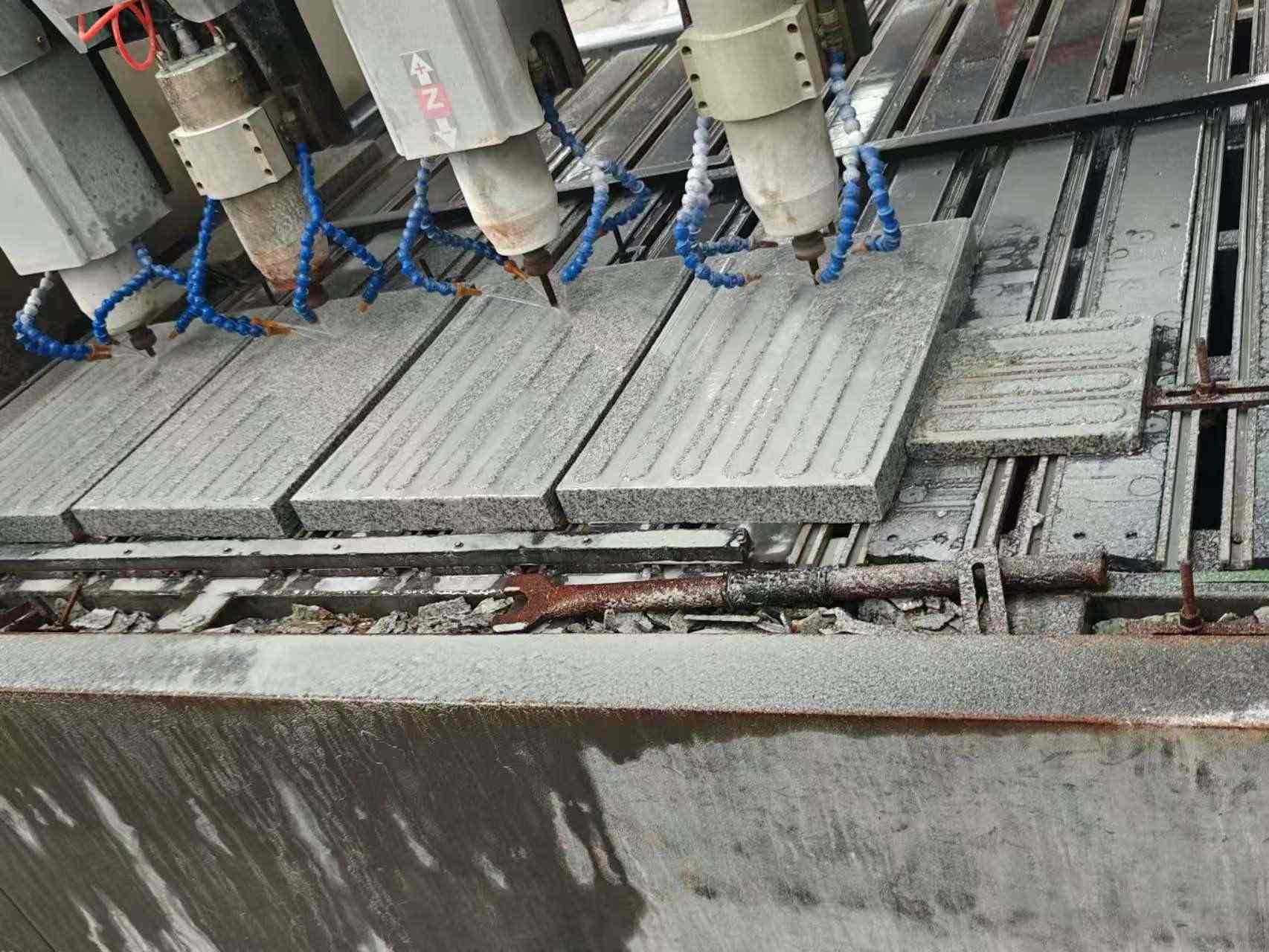 安顺 芝麻白花岗岩荔枝面盲道雕刻