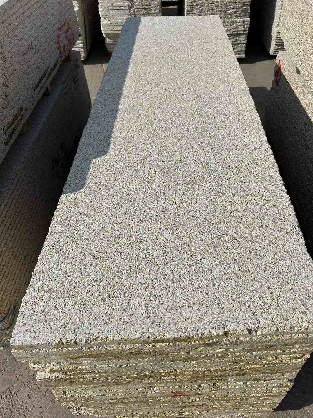 安顺 黄金麻花岗岩荔枝面毛板，半成品