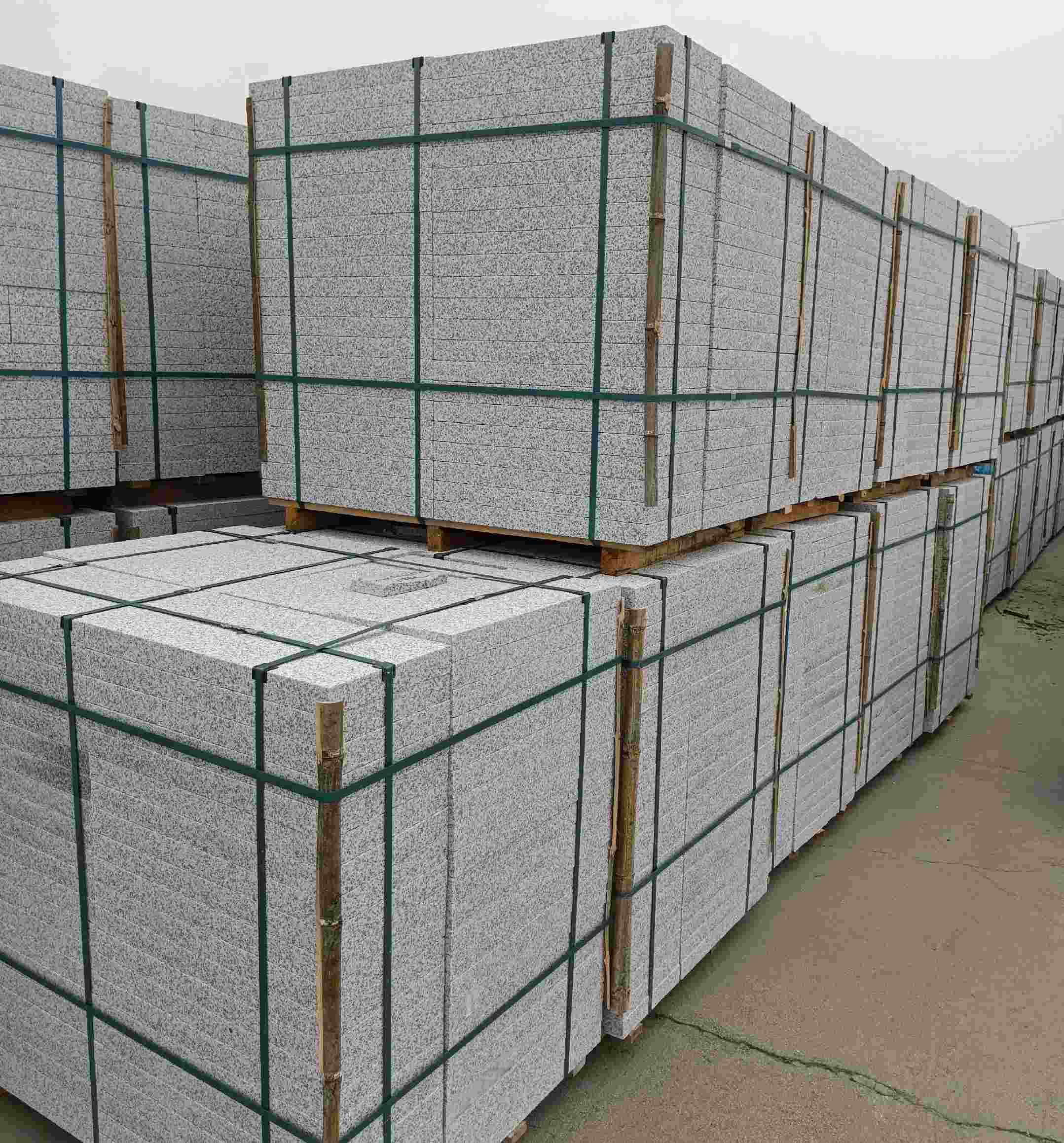 安顺 白麻花岗岩石材荔枝面地铺石（300*600*50）