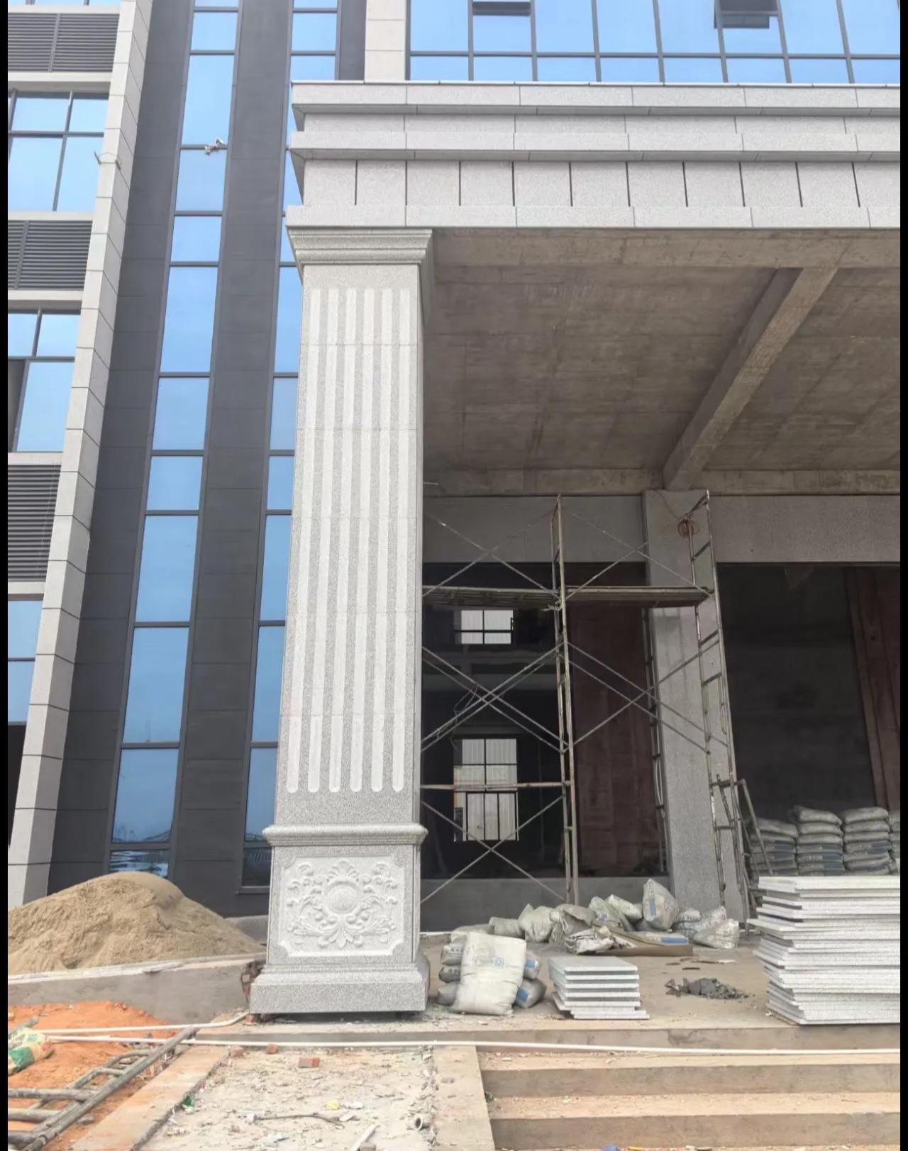 安顺 芝麻白光面花岗岩门楼大柱（罗马柱）配雕花底座