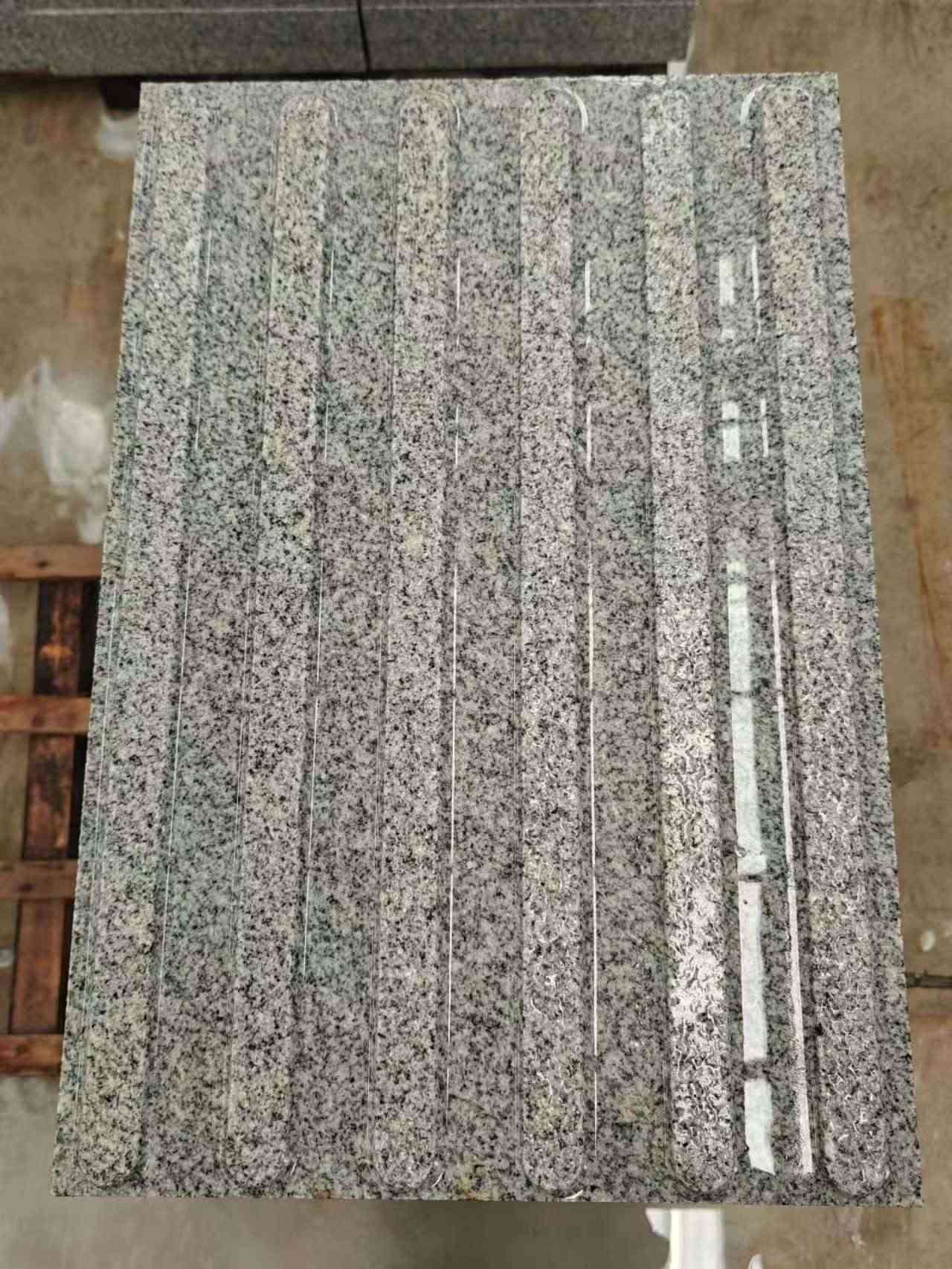 安顺 芝麻白花岗岩荔枝面雕刻盲道，盲条