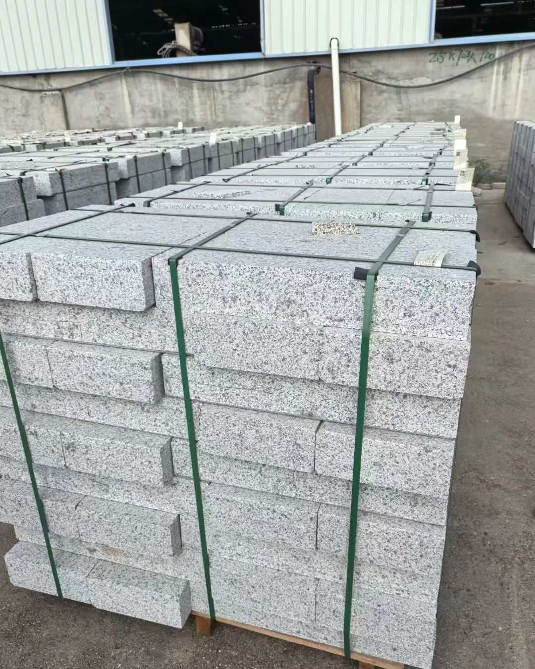 安顺 白麻花岗岩路沿石，弧形路沿石，道牙石，马路牙子，界石，路缘石，平沿石，直岩石，平缘石等