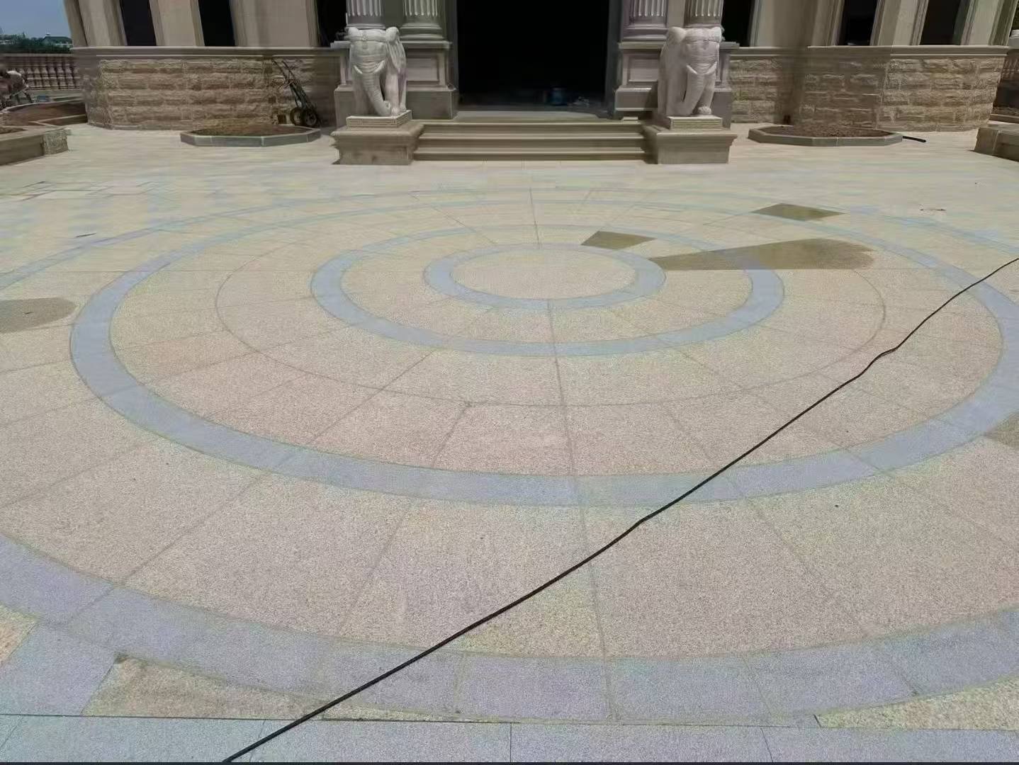 安顺 黄金麻芝麻灰花岗岩石材地铺拼接效果