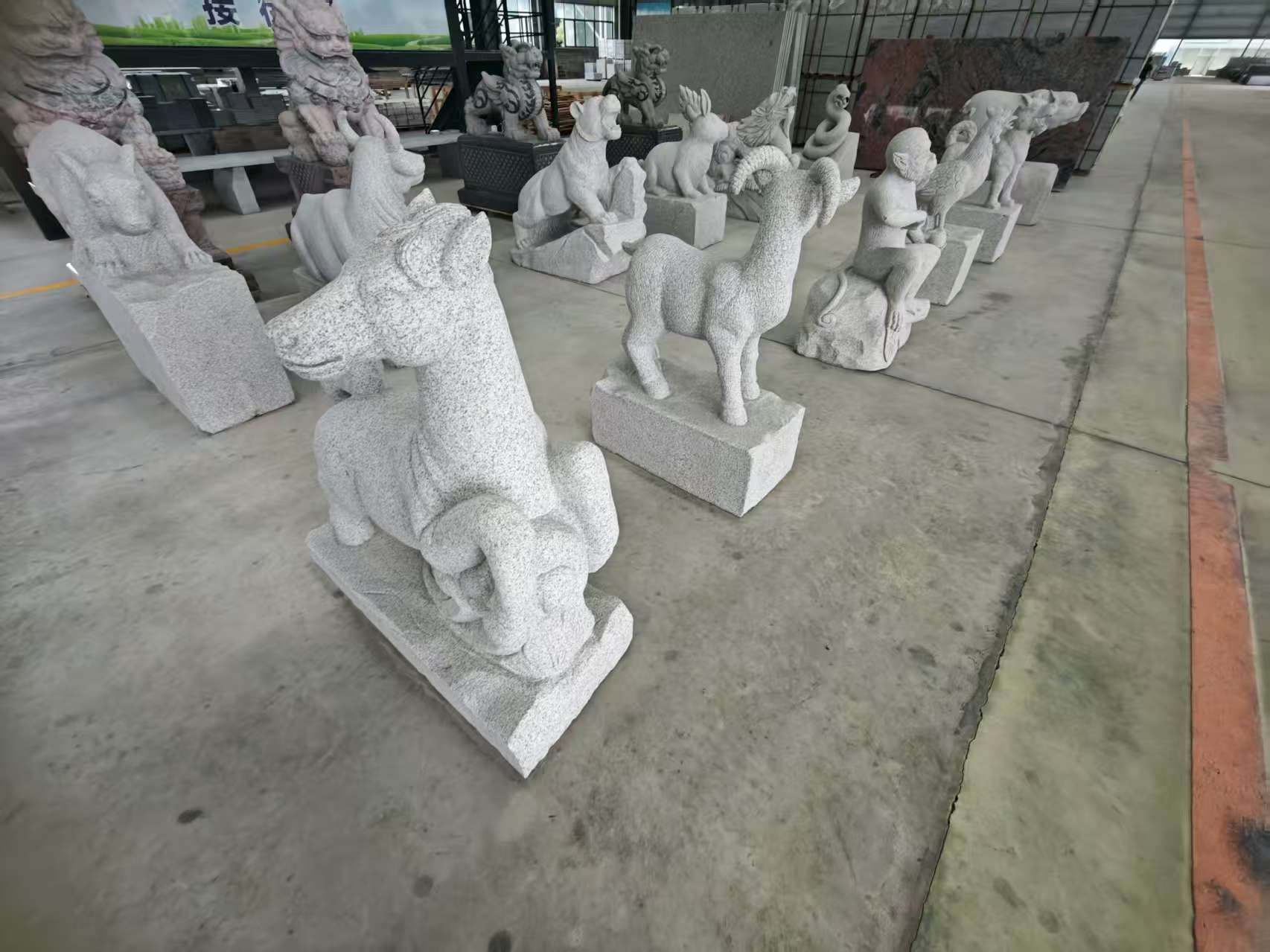 安顺 芝麻白花岗岩造型立体雕刻——十二生肖