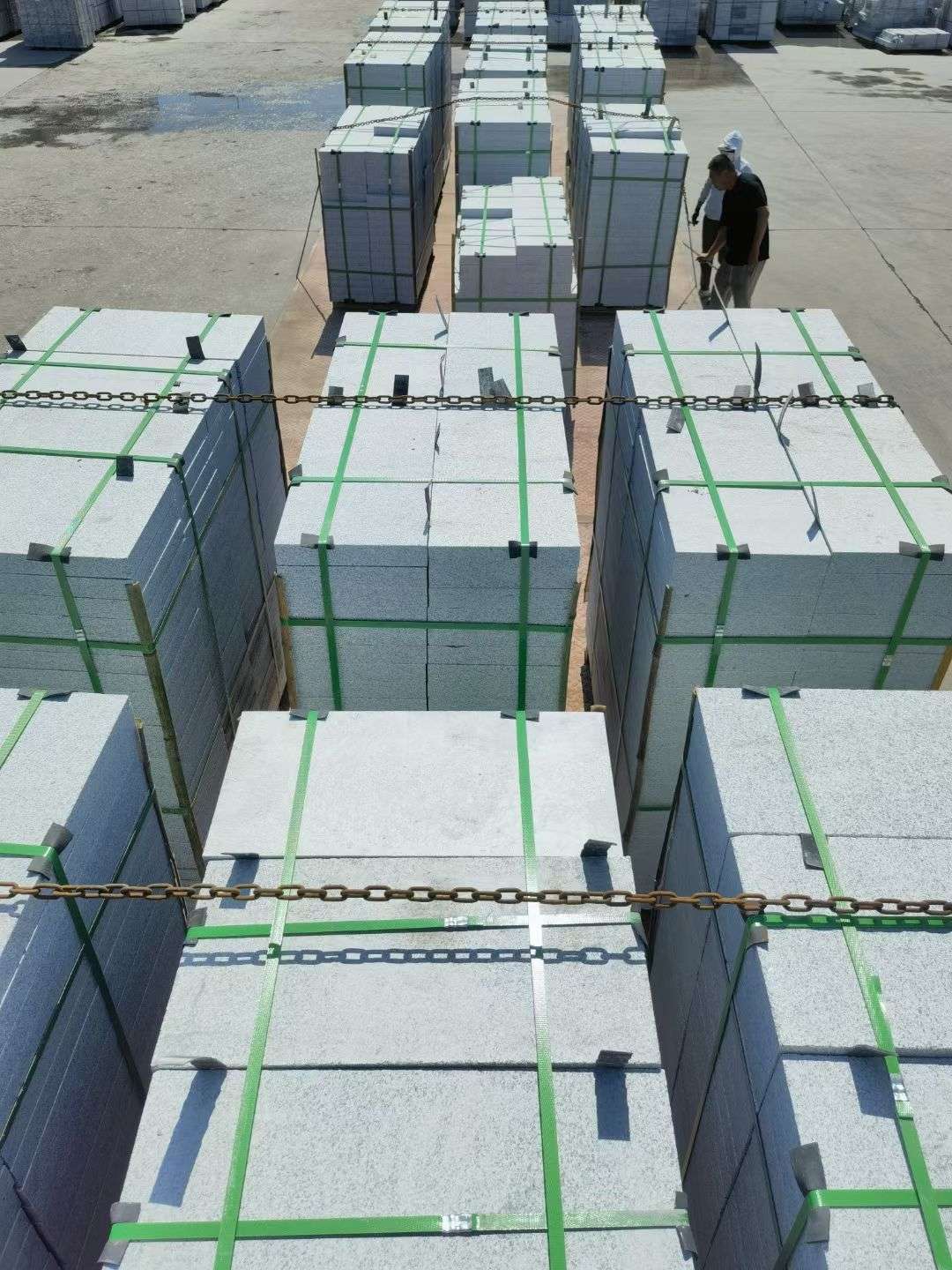 安顺 芝麻白花岗岩5公分地铺石 花岗岩厂家工厂装车日常