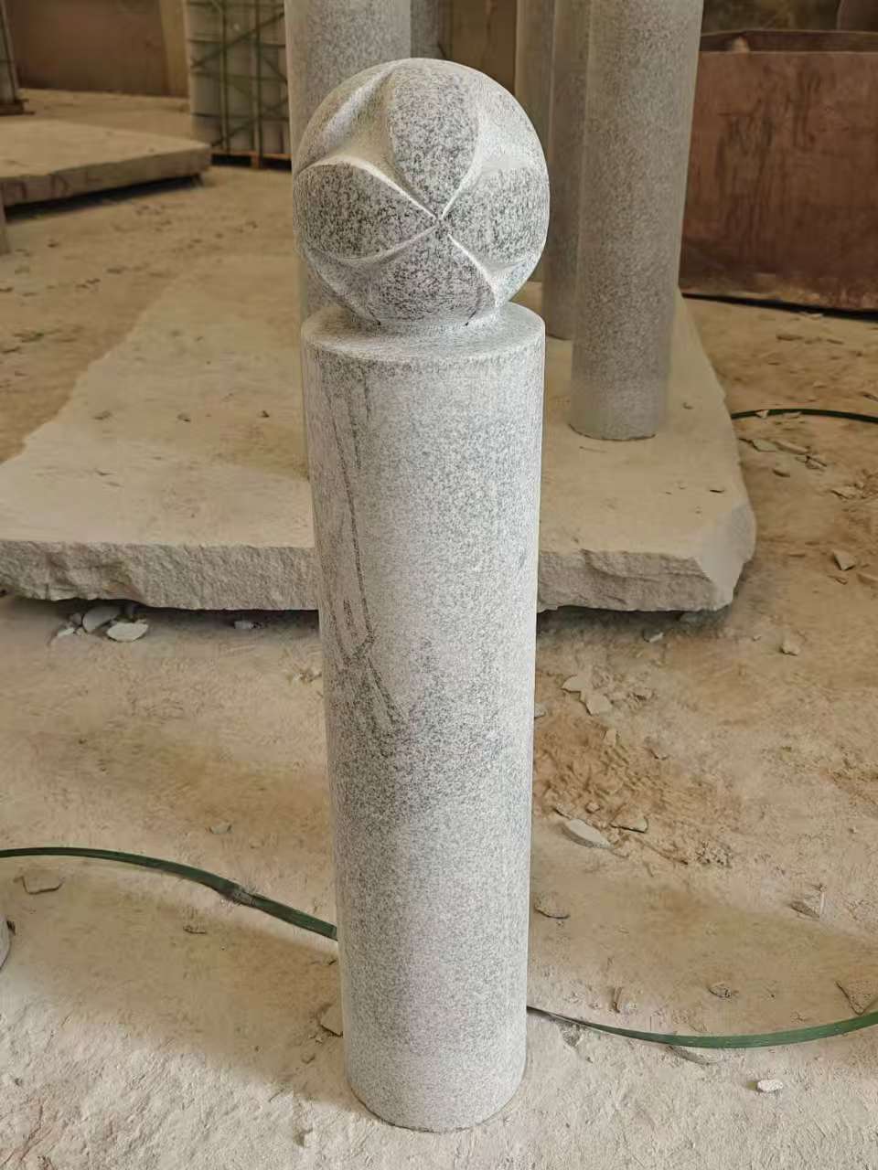 安顺 芝麻白花岗岩石材挡车石柱、停车柱、圆柱挡车柱、方柱挡车柱等