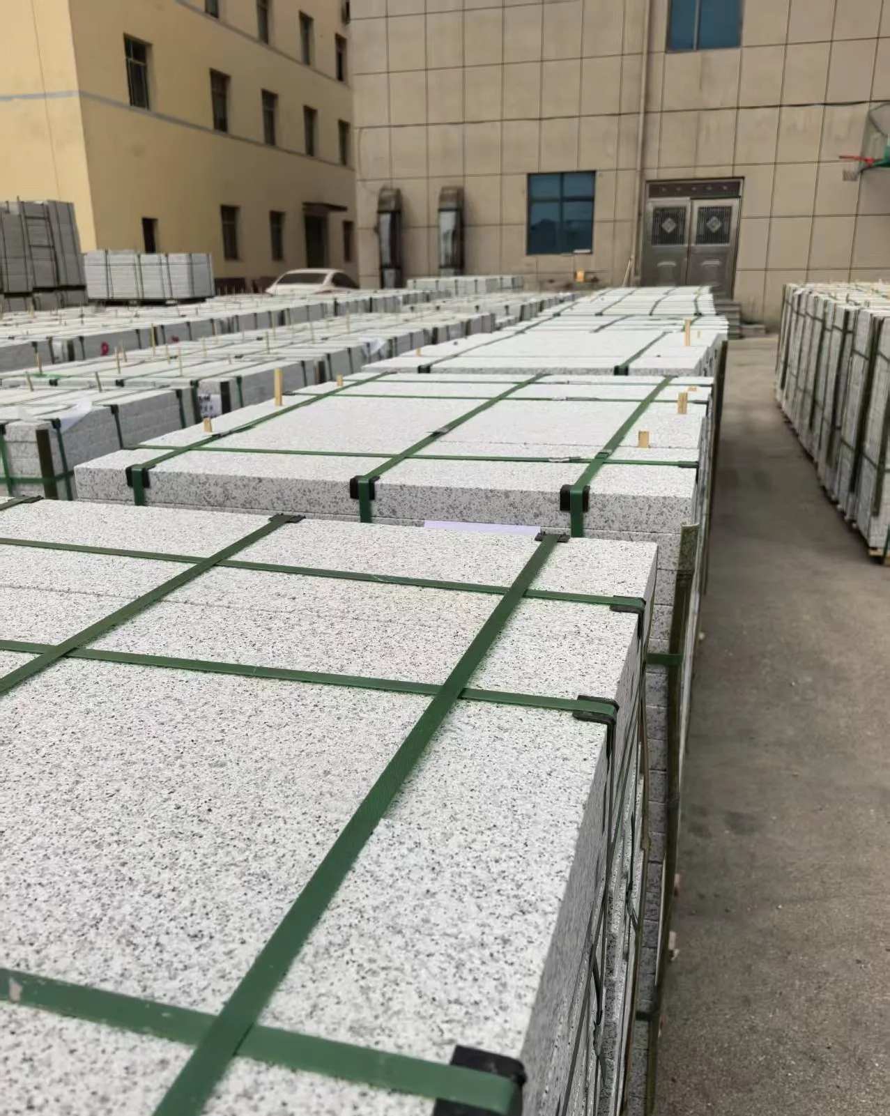 安顺 白麻花岗岩5.0公分荔枝面地铺石