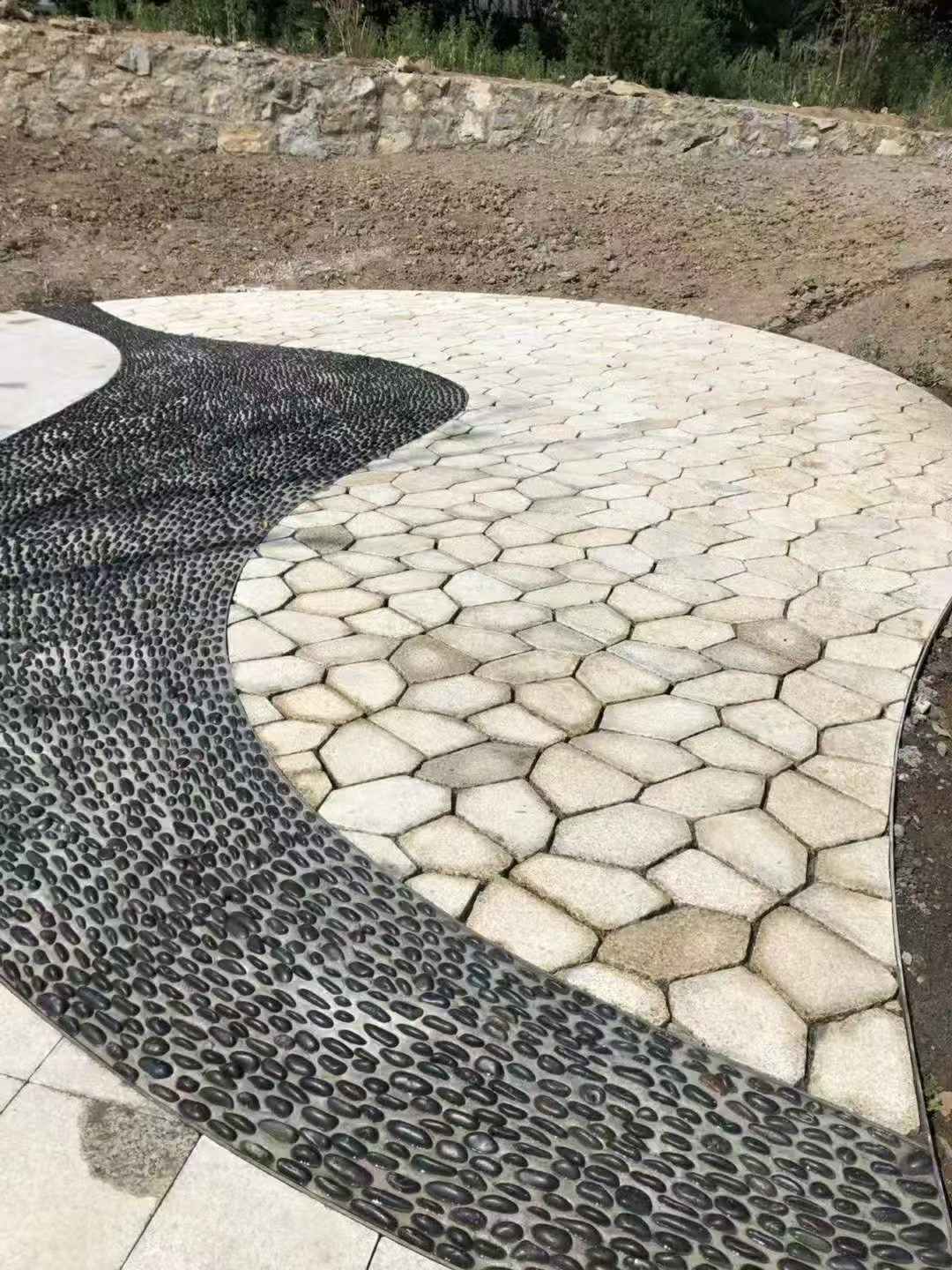 安顺 黄金麻冰裂纹地铺石工地铺装案例