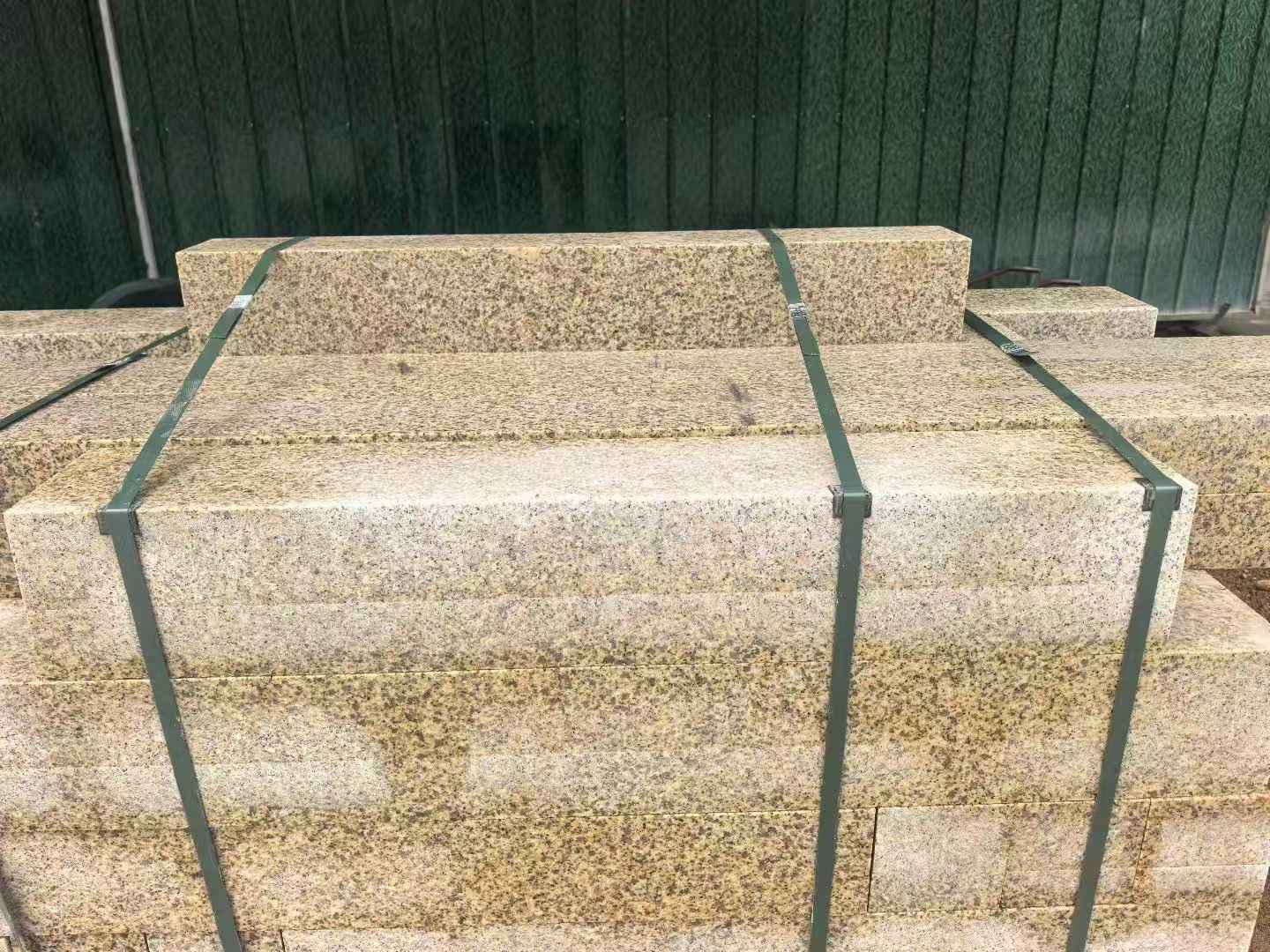 安顺 黄金麻花岗岩石材机切面栏杆料半成品