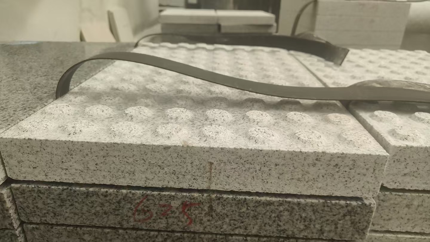 安顺 芝麻白花岗岩6.0公分荔枝面五轴加工雕刻盲点