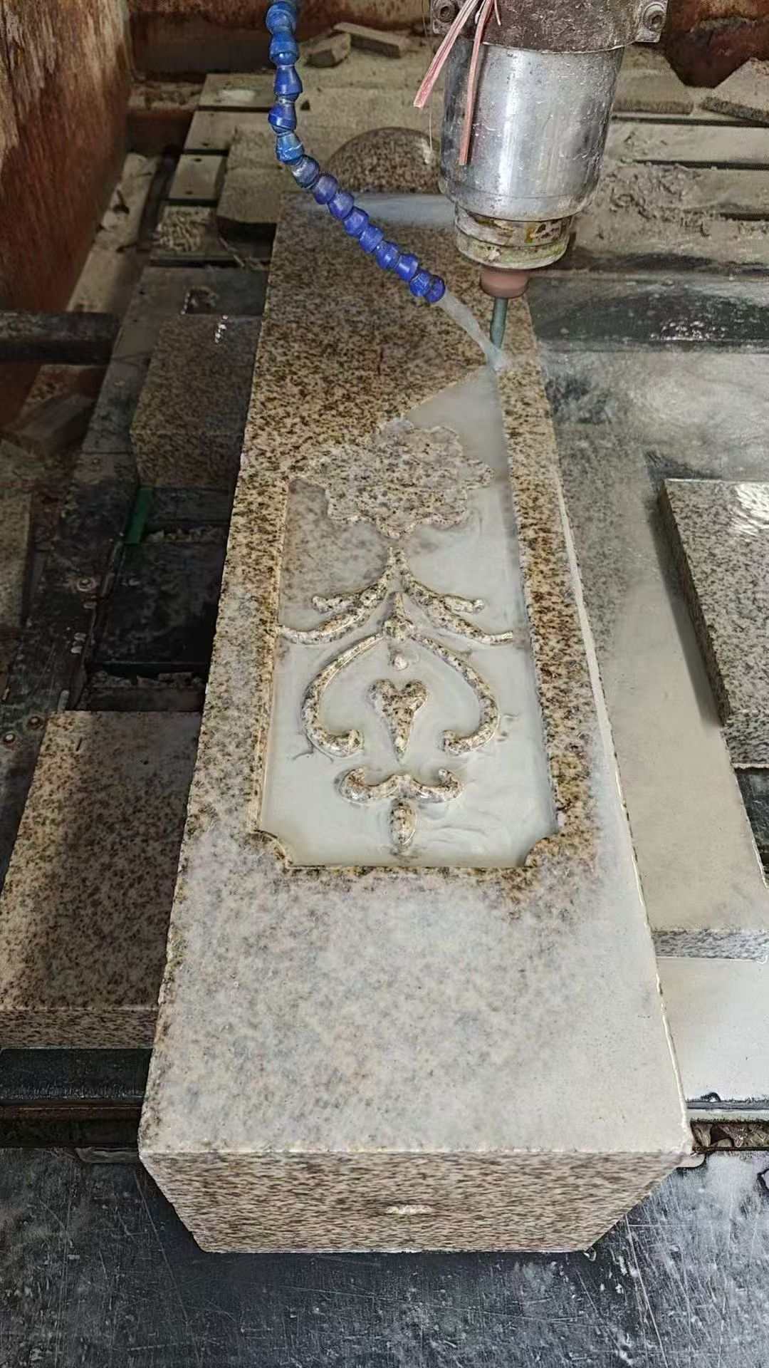 安顺 黄金麻花岗岩异形加工雕刻栏杆大柱