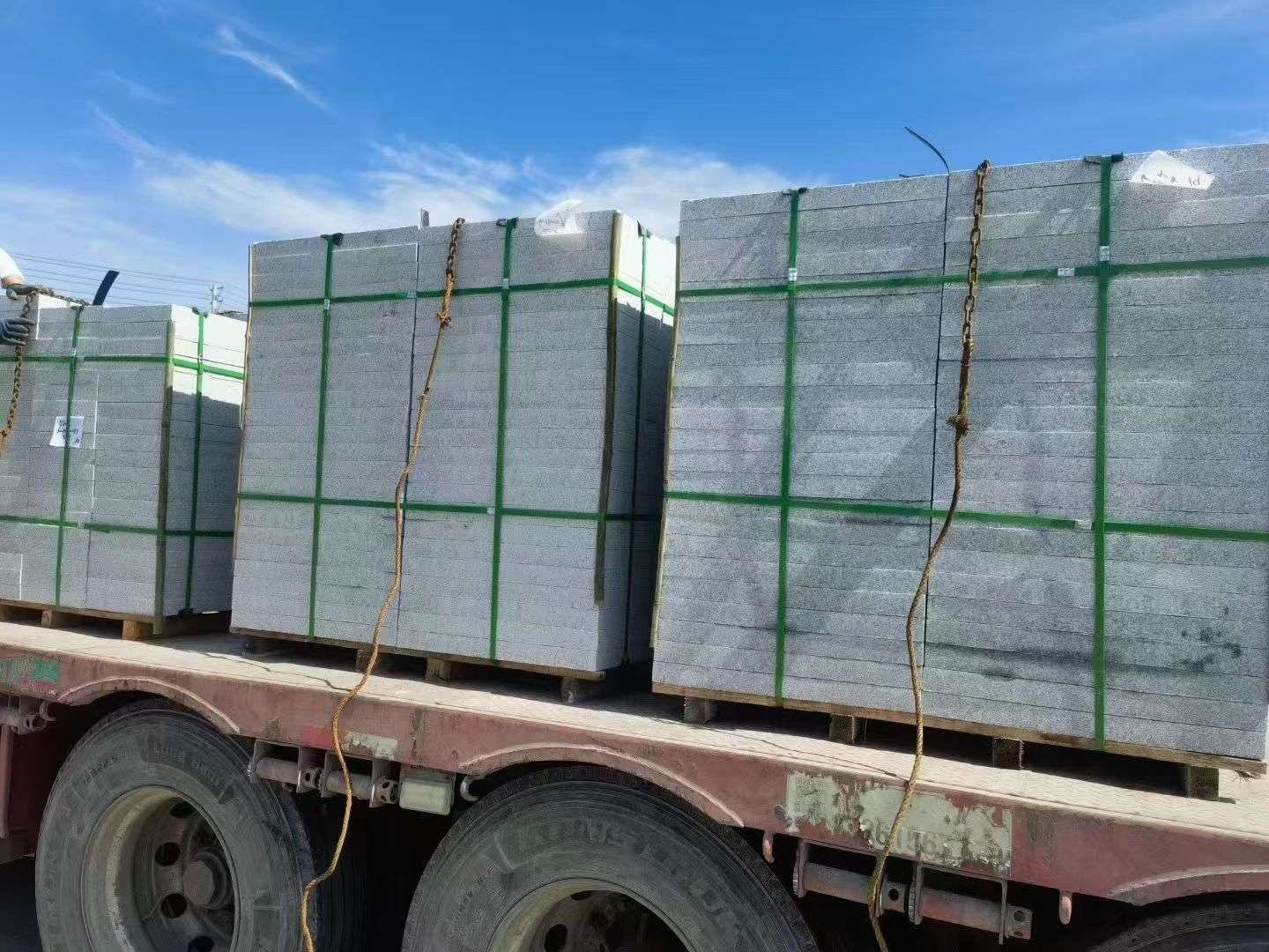 安顺 芝麻白花岗岩地铺石装车日常