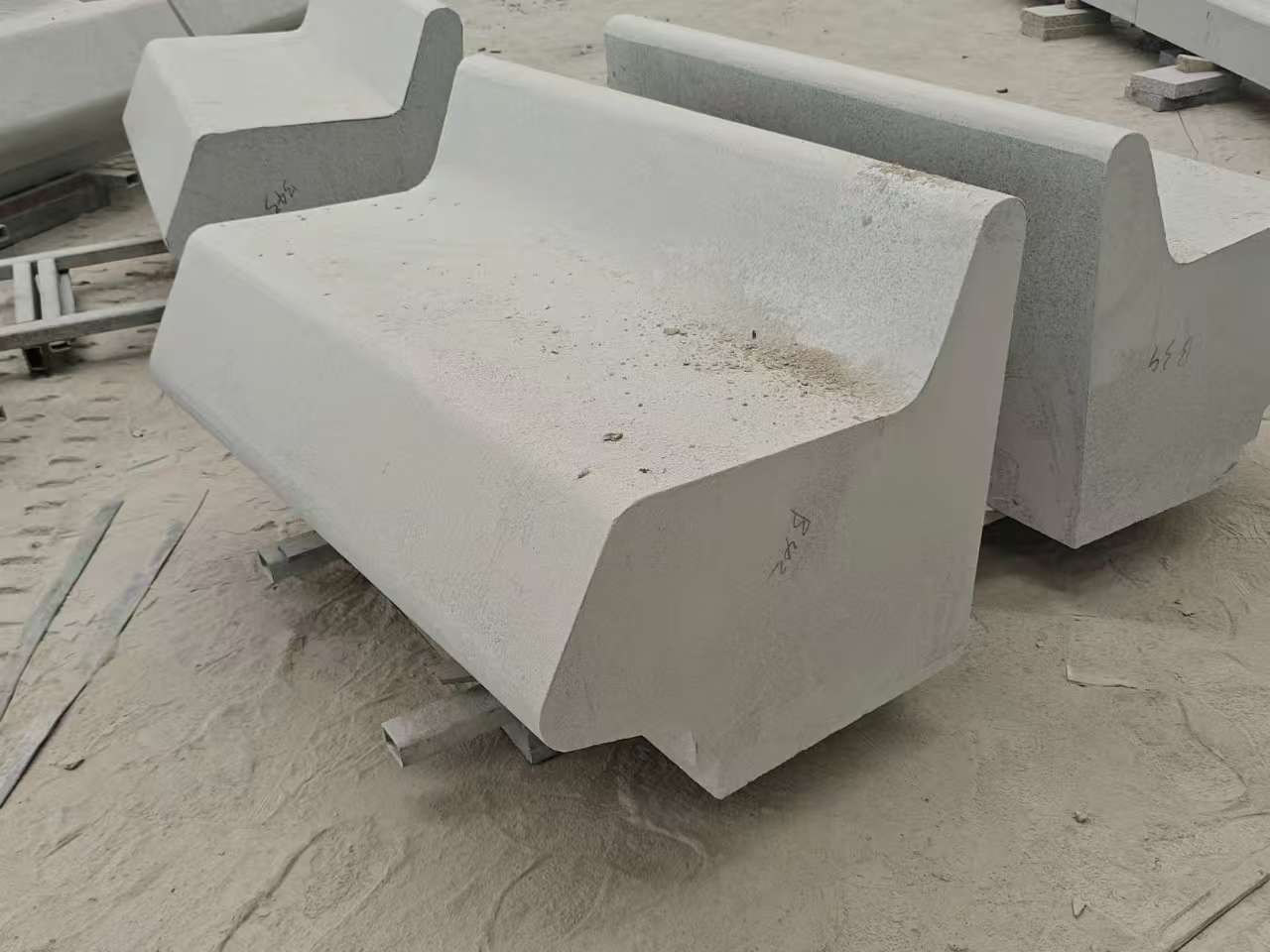 安顺 芝麻白花岗岩异形坐凳，石凳