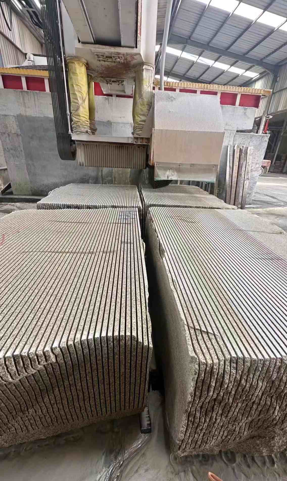 安顺 车间生产日常，黄金麻白麻花岗岩