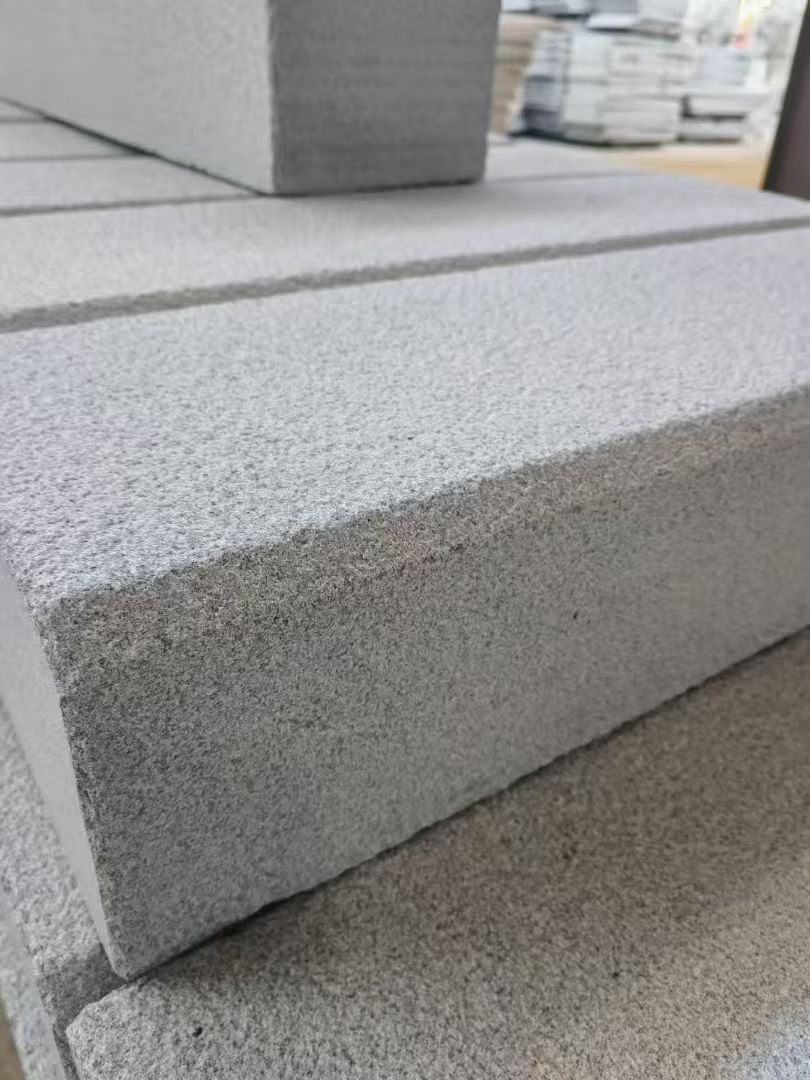 安顺 芝麻灰荔枝面路沿石